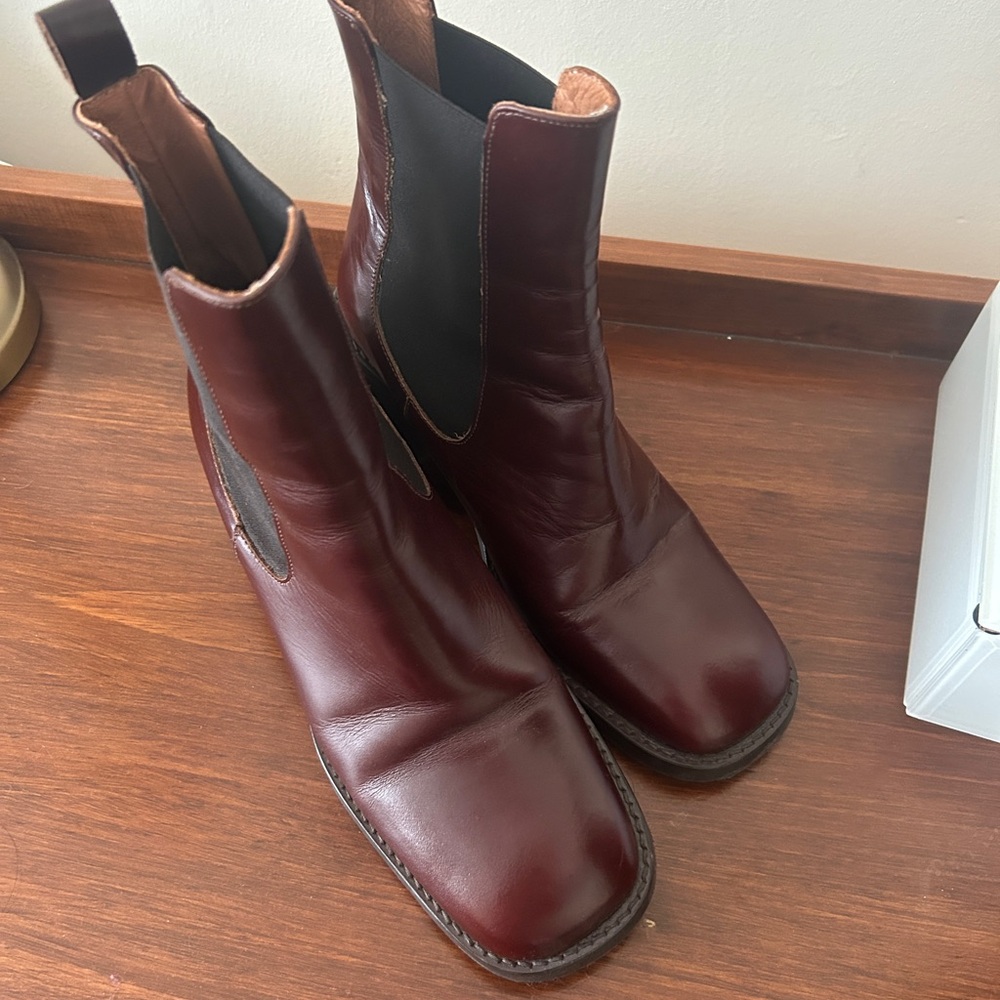 Jonak Paris - Burgundy Leather Chelsea Boot with Block Heel - Picture 3 of 4